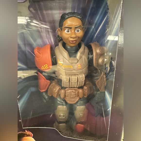 Disney Lightyear Izzy Hawthorne Deluxe Posability JR. Zap Patrol Action Figure - Picture 3 of 4